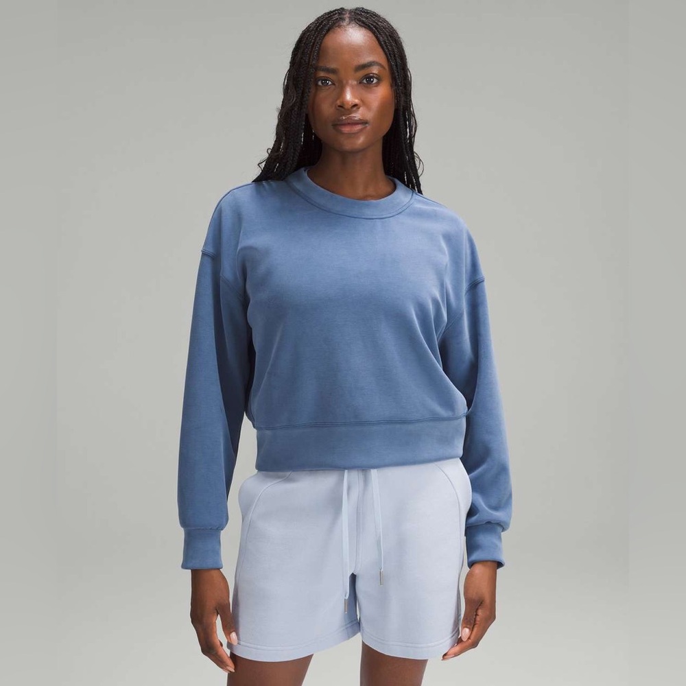 D - Lululemon Softstreme Perfectly Oversized Cropped Crew
Pitch Blue